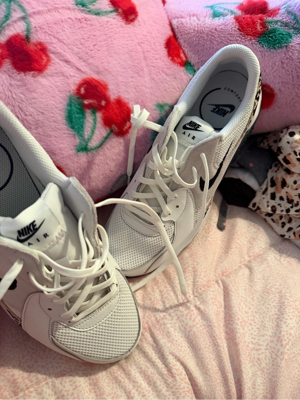 Nike White Women's Low-Top Sneakers with Black Swoosh